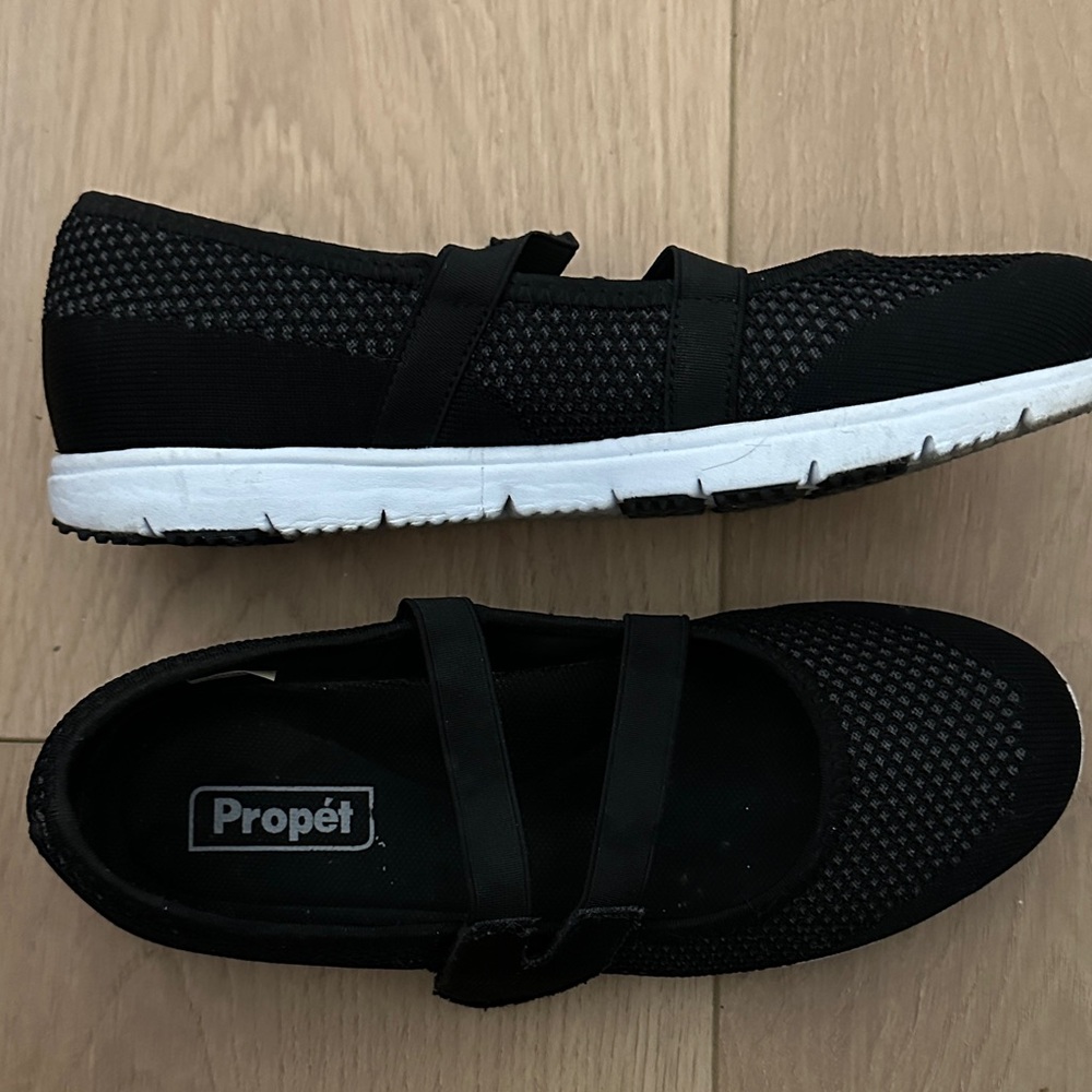 Propet Women's Black Mesh Flats